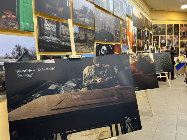 «Небу  навіщось потрібні небесні фотографи»: у Ковелі відкрили виставку робіт загиблого Героя Максима Бурди