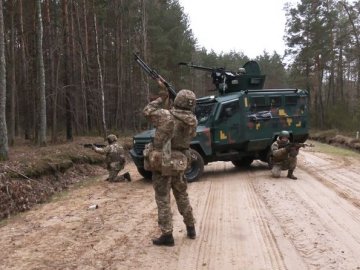 Кордон із Білоруссю продовжують укріплювати і мінувати
