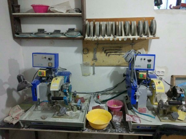 На Волині викрили злочинну групу бурштинокопачів: вилучили майно