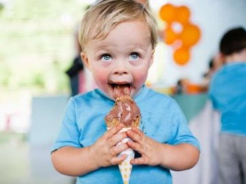 Супрун дозволила їсти морозиво під час болю в горлі