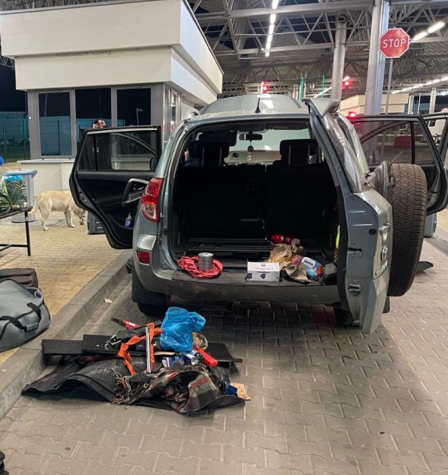 Екстазі у великих розмірах: через волинський кордон водій авто хотів провезти психотропи