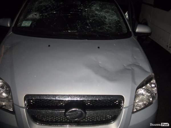 У Луцьку стався напад на автомобіль довіреної особи кандидата на посаду міського голови. ФОТО