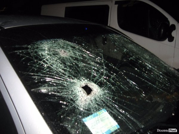 У Луцьку стався напад на автомобіль довіреної особи кандидата на посаду міського голови. ФОТО