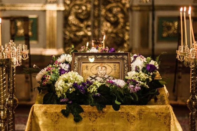 Квіти для храму: лучанка розповіла, як прикрашає монастир на великі свята 