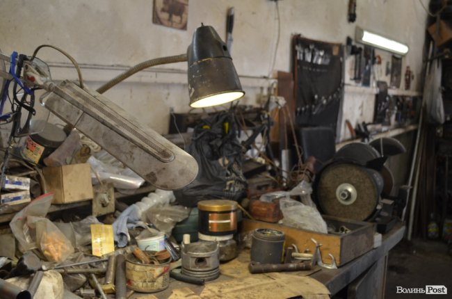 Майстерня у Луцьку безоплатно ремонтує автомобілі на фронт і адаптовує машини для воїнів з інвалідністю