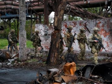 У селі під Маріуполем росіяни «мобілізували» всіх чоловіків до 40 років та вивезли в окупований Донецьк  