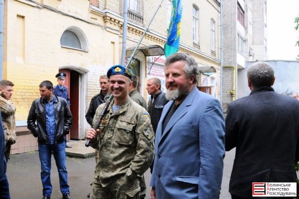 Учасники бойових дій пікетують військову прокуратуру в Луцьку. ФОТО