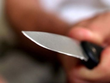 На Волині чоловік кілька разів вдарив ножем односельця