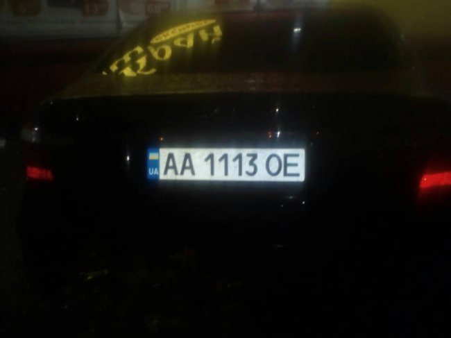 У Луцьку посеред ночі Lexus розмазався в будинок. ФОТО