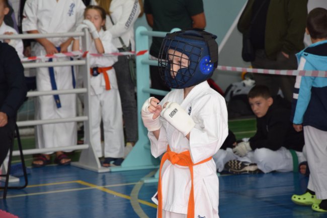 У Луцьку каратисти зібрали на авто для військових 65 тисяч гривень. ФОТО