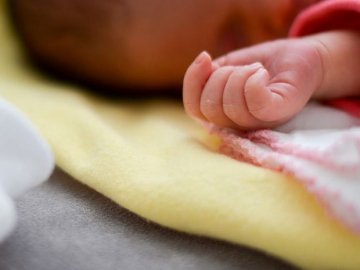 На Одещині за загадкових обставин померло немовля