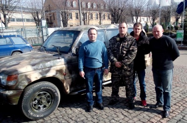Волинські благодійники передали бійцям автомобіль та тепловізор. ФОТО
