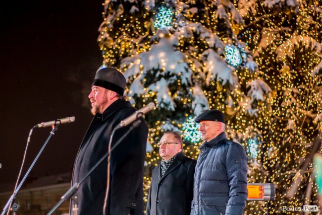 У Луцьку урочисто засвітили головну ялинку міста. ФОТО