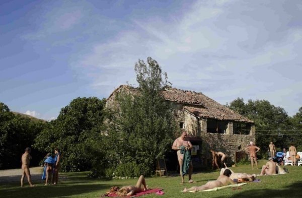 Нудисти на пікніку. ФОТО