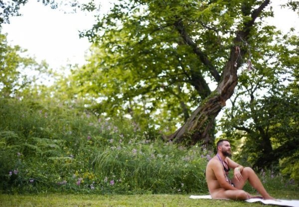 Нудисти на пікніку. ФОТО