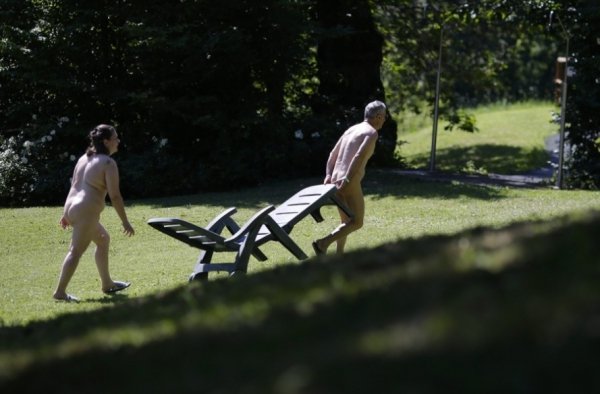 Нудисти на пікніку. ФОТО