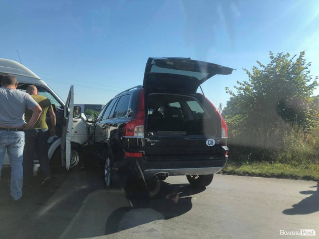 На виїзді з Луцька – аварія, постраждало четверо людей. ФОТО