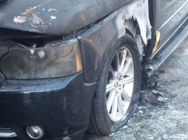 У Луцьку вночі згорів Range Rover. ФОТО