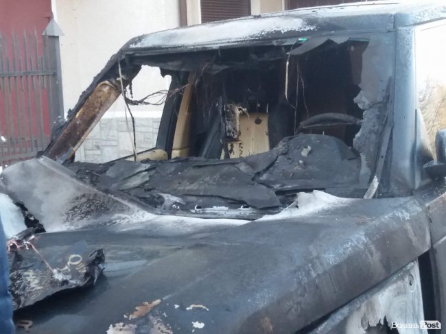 У Луцьку вночі згорів Range Rover. ФОТО