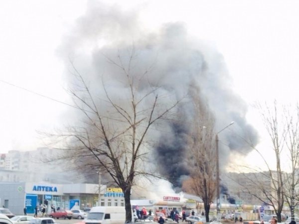 В Одесі горить ринок ФОТО^