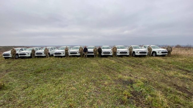 Луцький благодійний фонд передав для ЗСУ 10 нових автівок Mitsubishi  