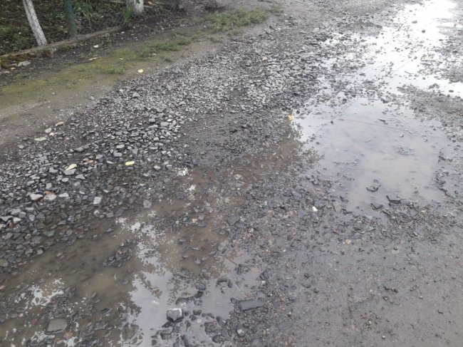 У Луцьку розвалюється нещодавно відремонтована дорога. ФОТО