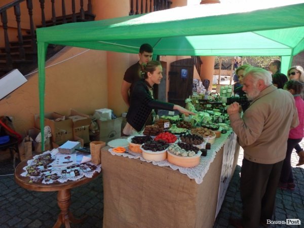 У Луцьку стартував перший фестиваль вуличної їжі «Lutsk Food Fest». ФОТО