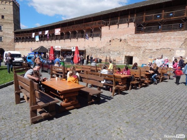 У Луцьку стартував перший фестиваль вуличної їжі «Lutsk Food Fest». ФОТО