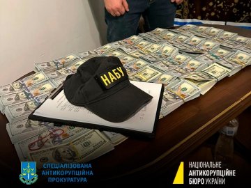 Ексзаступника міністра інфраструктури Лозинського, якого затримали на хабарі у 400 тисяч доларів, відправили під домашній арешт
