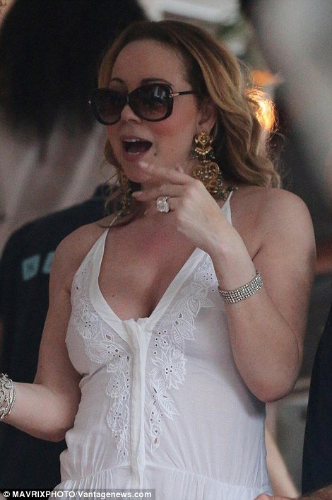 Мерая Кері забула одягнути білизну на відпочинок. ФОТО