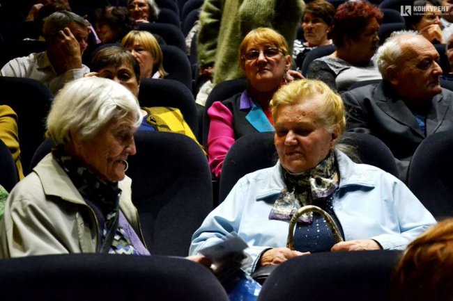 У луцькому «Промені» пенсіонери переглянули український документальний фільм