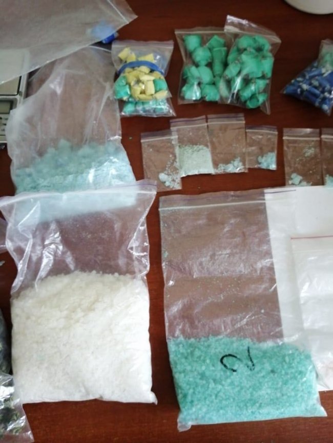 У Луцьку затримали хлопця, який збував наркотики і психотропи великими партіями