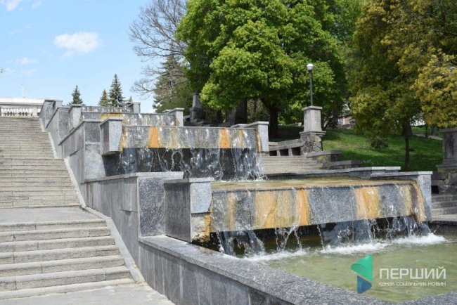 У Луцьку увімкнули фонтани до великодніх свят