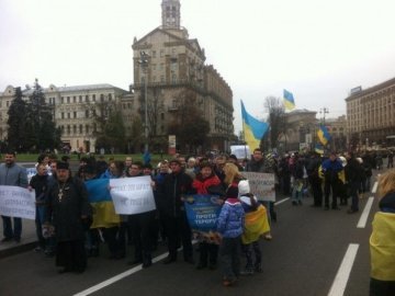 У Києві - мітинг проти виборів на Донбасі. ФОТО