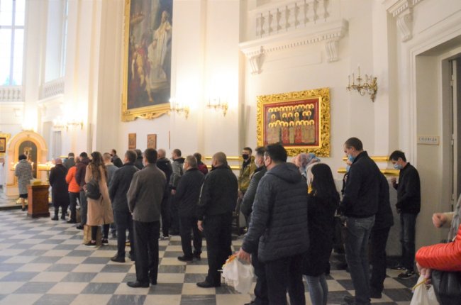 У Варшаві сотні українців прийшли святити великодні кошики. ФОТО. ВІДЕО