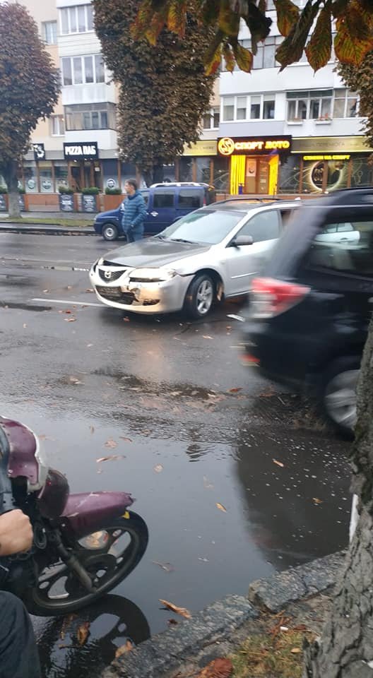 У Луцьку зранку – подвійна аварія. ФОТО