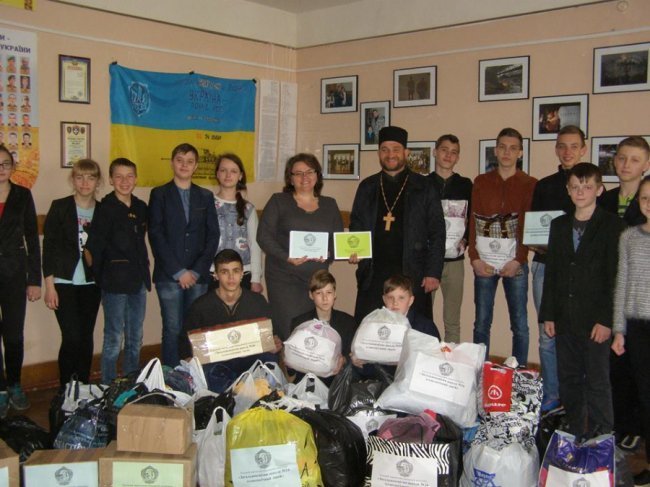 Луцькі школярі збирають допомогу для сиротинців на Сході