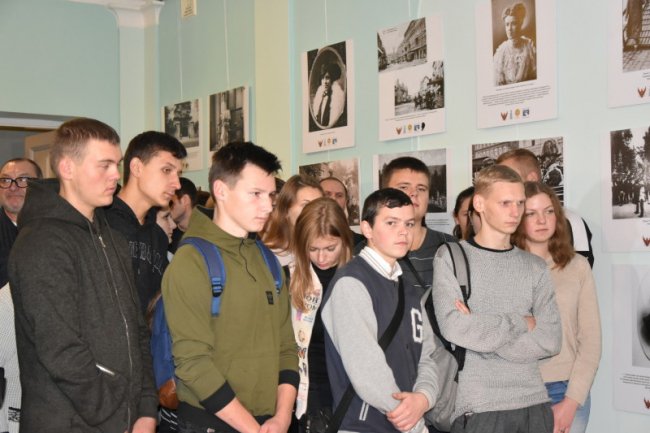 У Луцьку відкрили виставку про сіамську принцесу. ФОТО