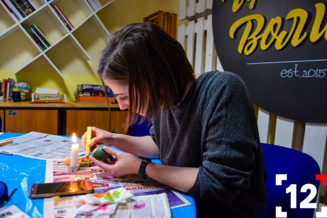 Як оригінально розмалювати великодні яйця: майстер-класи від лучанок