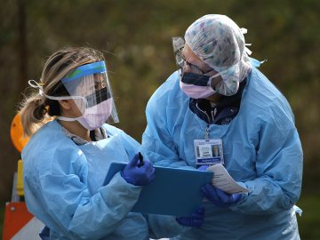 В Україні – 11 913 випадків коронавірусу, з них на Волині – 324