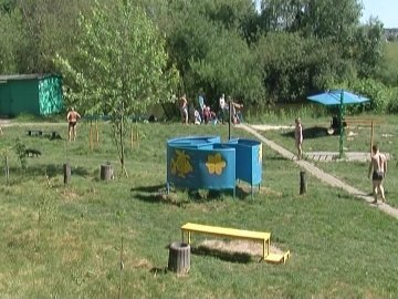 Лучани власними зусиллями облаштовують центральний пляж