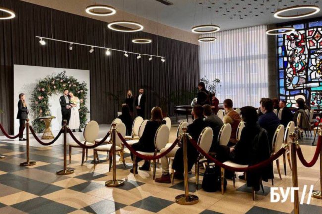 Приїхав з фронту заради шлюбу: побралися військові з Волині