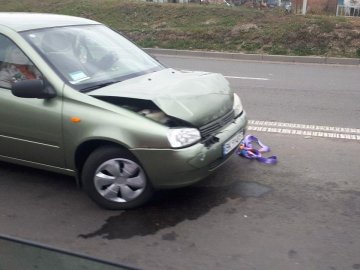 У Луцьку – аварія: Lada влетіла у Lexus. ФОТО