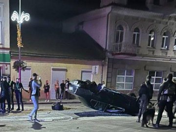 У місті на Волині внаслідок ДТП перекинулося авто – водій втік 