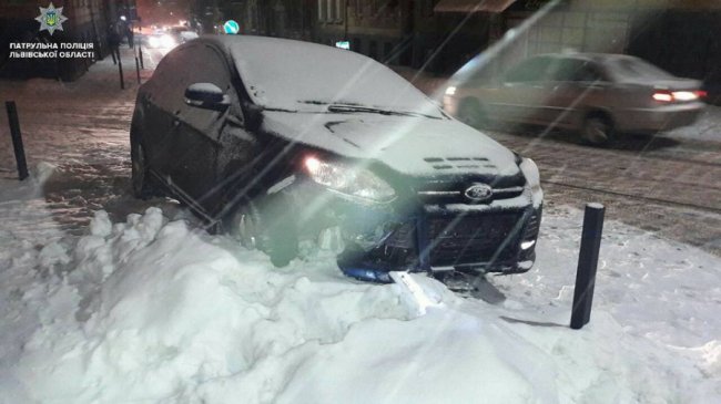 У Львові п'яний водій за ніч скоїв 4 аварії