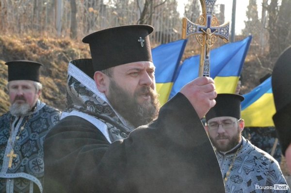 У Луцьку вшанували Героїв Крут, Небесної Сотні та війни на Сході. ФОТО