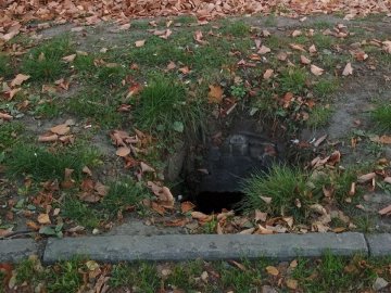 Лучани скаржаться на небезпечні каналізаційні люки