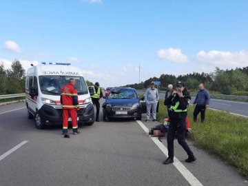 На Волині автівка збила велосипедиста: чоловік – у важкому стані