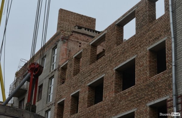 Будинок з обвалом «ліплять до купи», а він «розлазиться», – мешканці. ФОТО