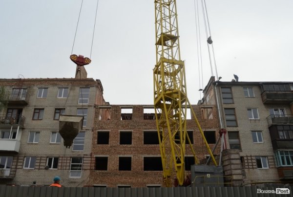 Будинок з обвалом «ліплять до купи», а він «розлазиться», – мешканці. ФОТО